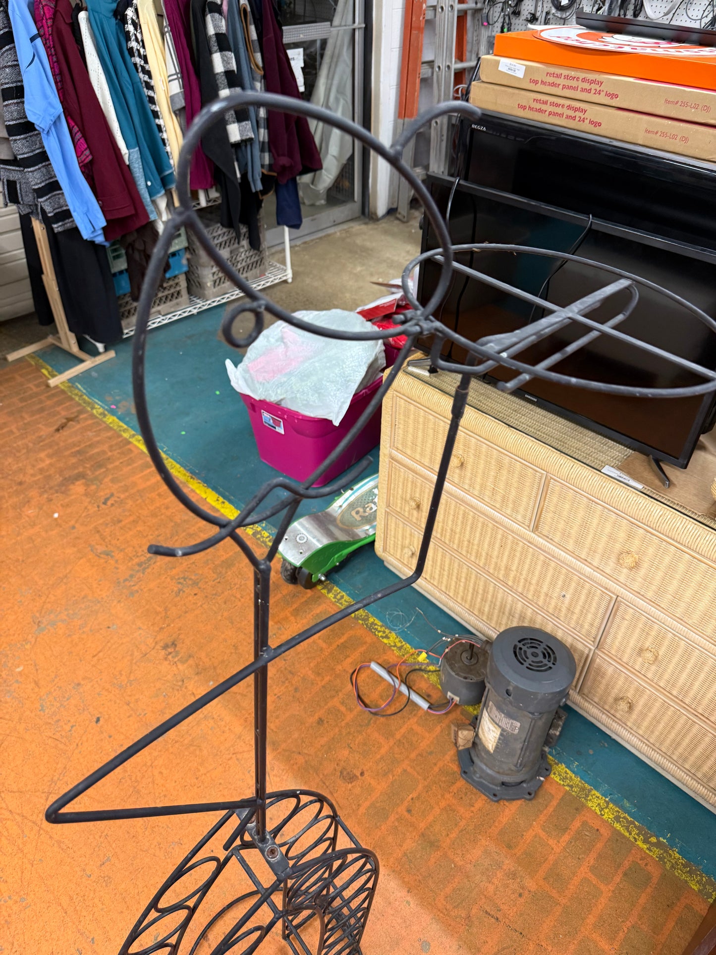 Frenchman Butler Metal Rack Wine Server 5’