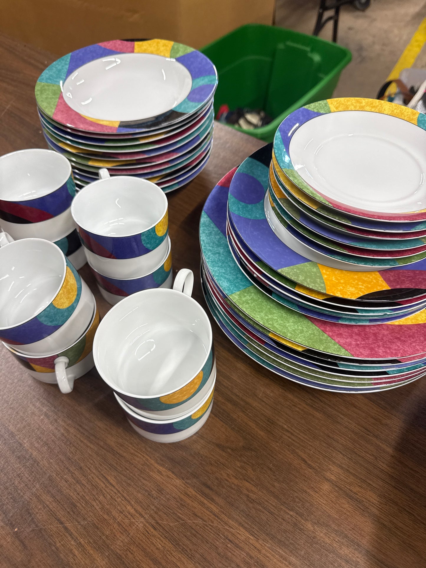 Mikasa California M5101 Currents China Plate 37 Piece Set with cups