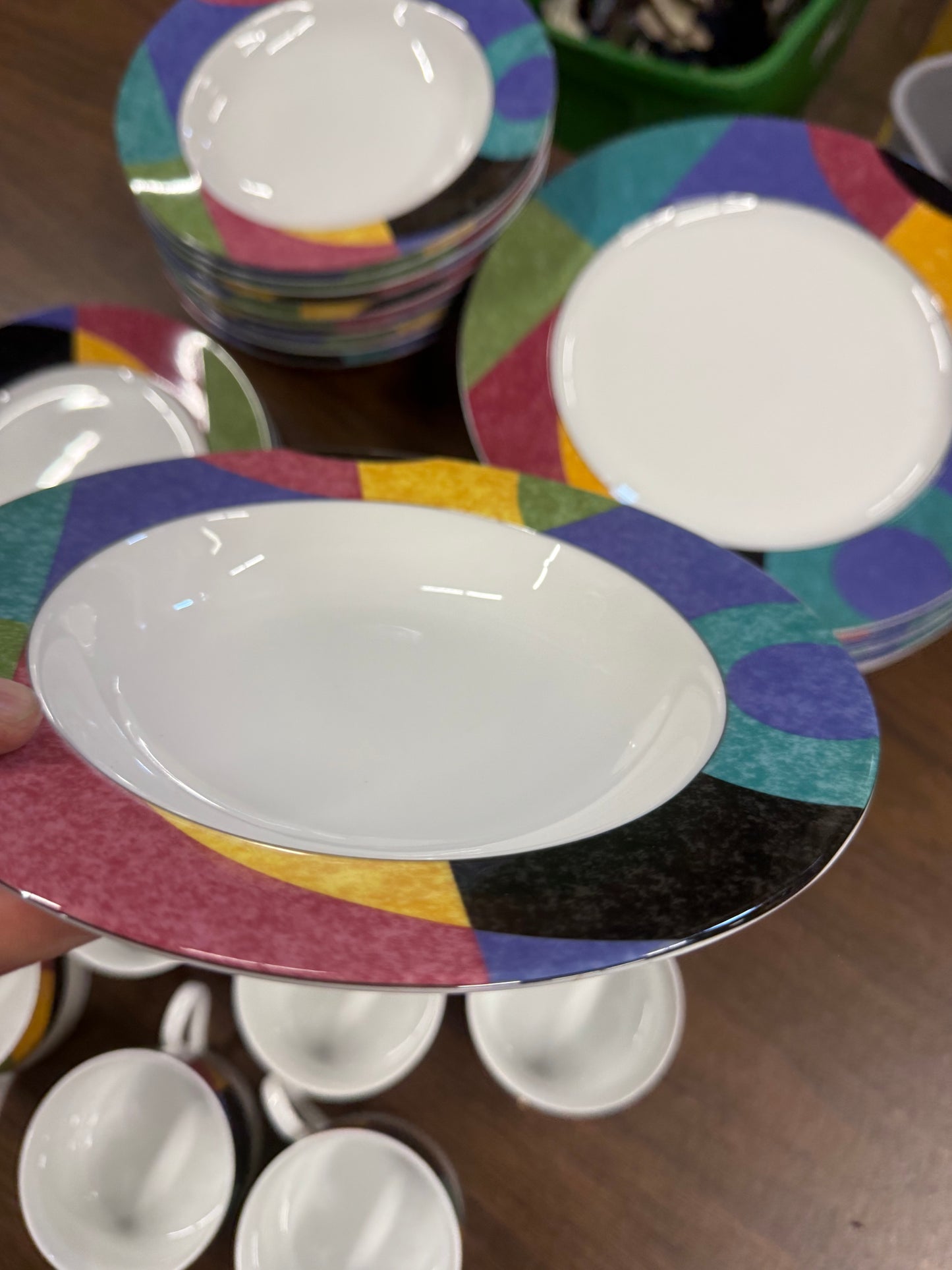 Mikasa California M5101 Currents China Plate 37 Piece Set with cups