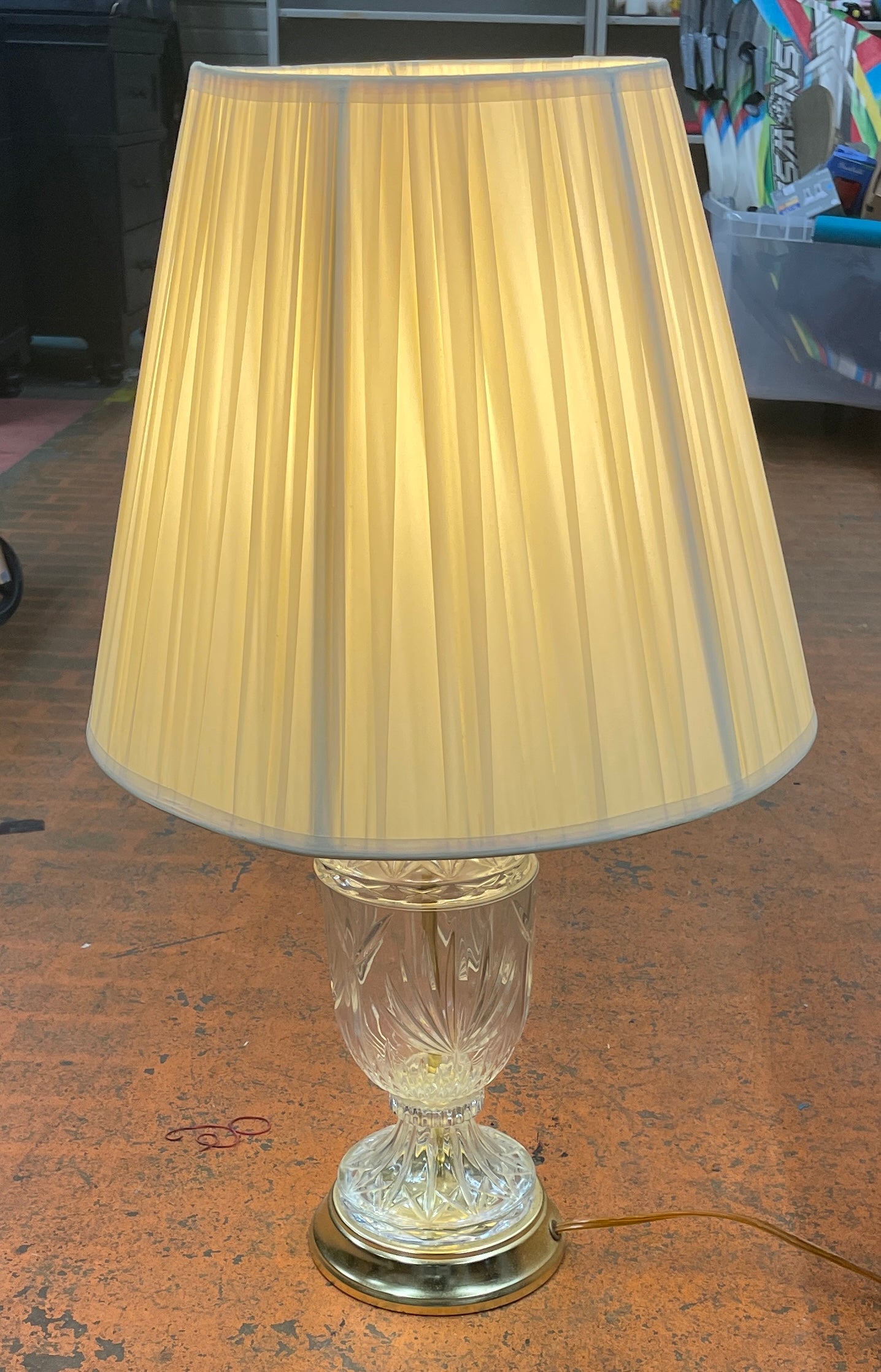 BRILLIANT CUT GLASS End TABLE LAMP CLEAR Gold Base 28”