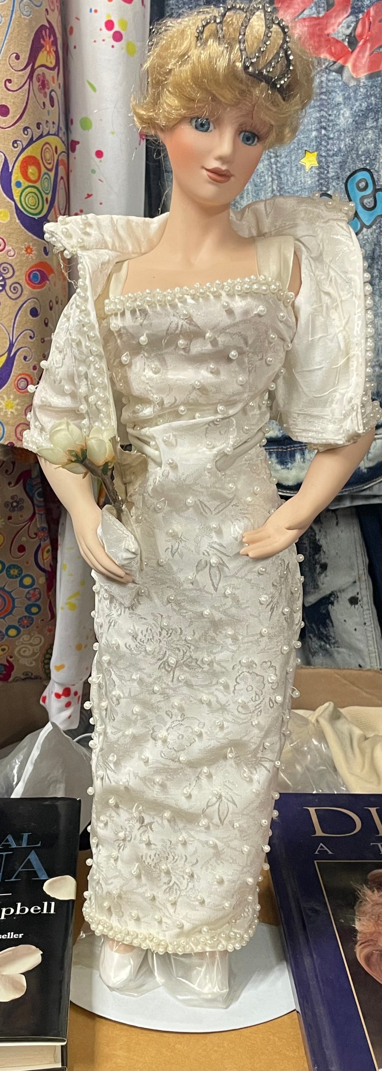 Toys, V11, Doll, Princess Diana, Ashley Belle Porcelain Doll White Pearl Evening Dress With 2 Books