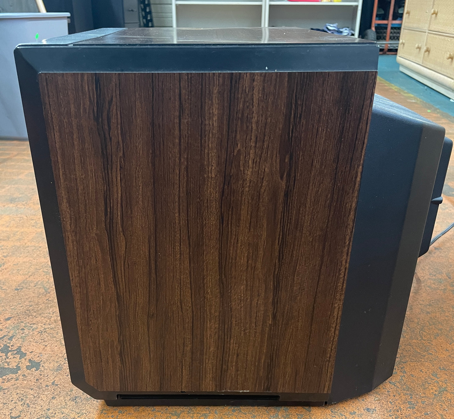 Vintage 1986 Wood Grain Zenith Color Portable TV Retro Gaming C1312W Television