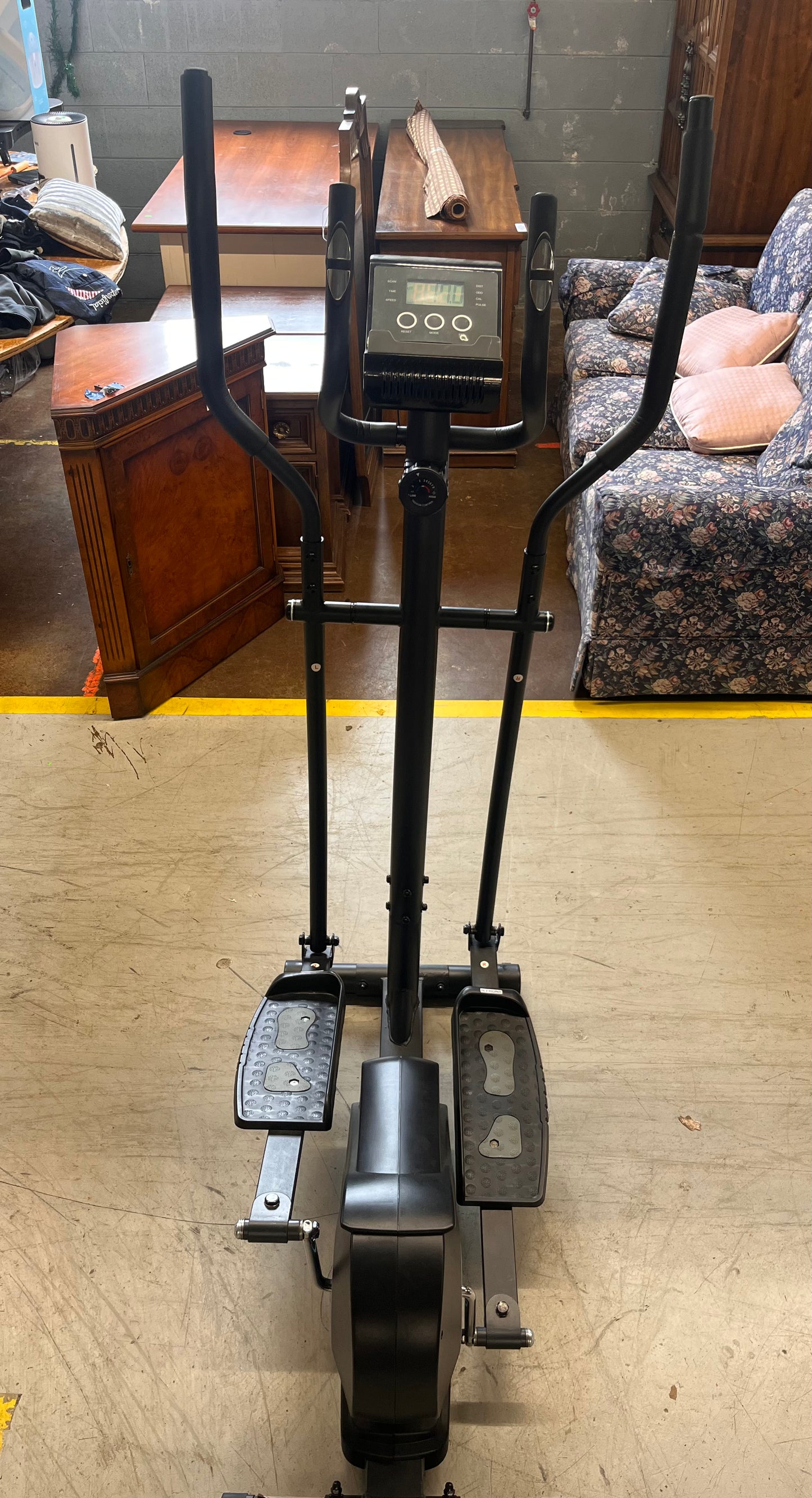 Maxkare Elliptical Machine w/ LDC Monitor ET-SJ2508