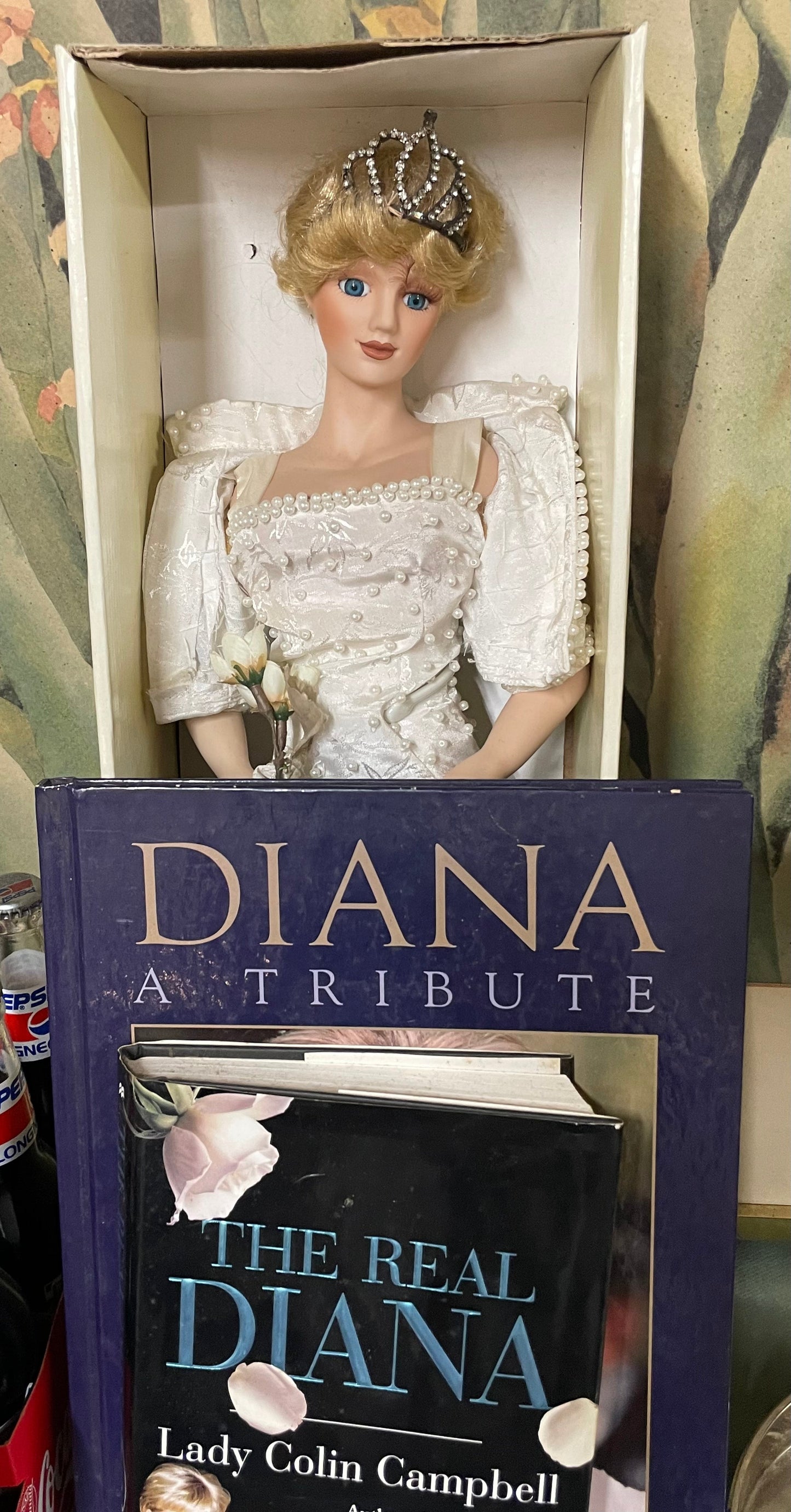 Toys, V11, Doll, Princess Diana, Ashley Belle Porcelain Doll White Pearl Evening Dress With 2 Books