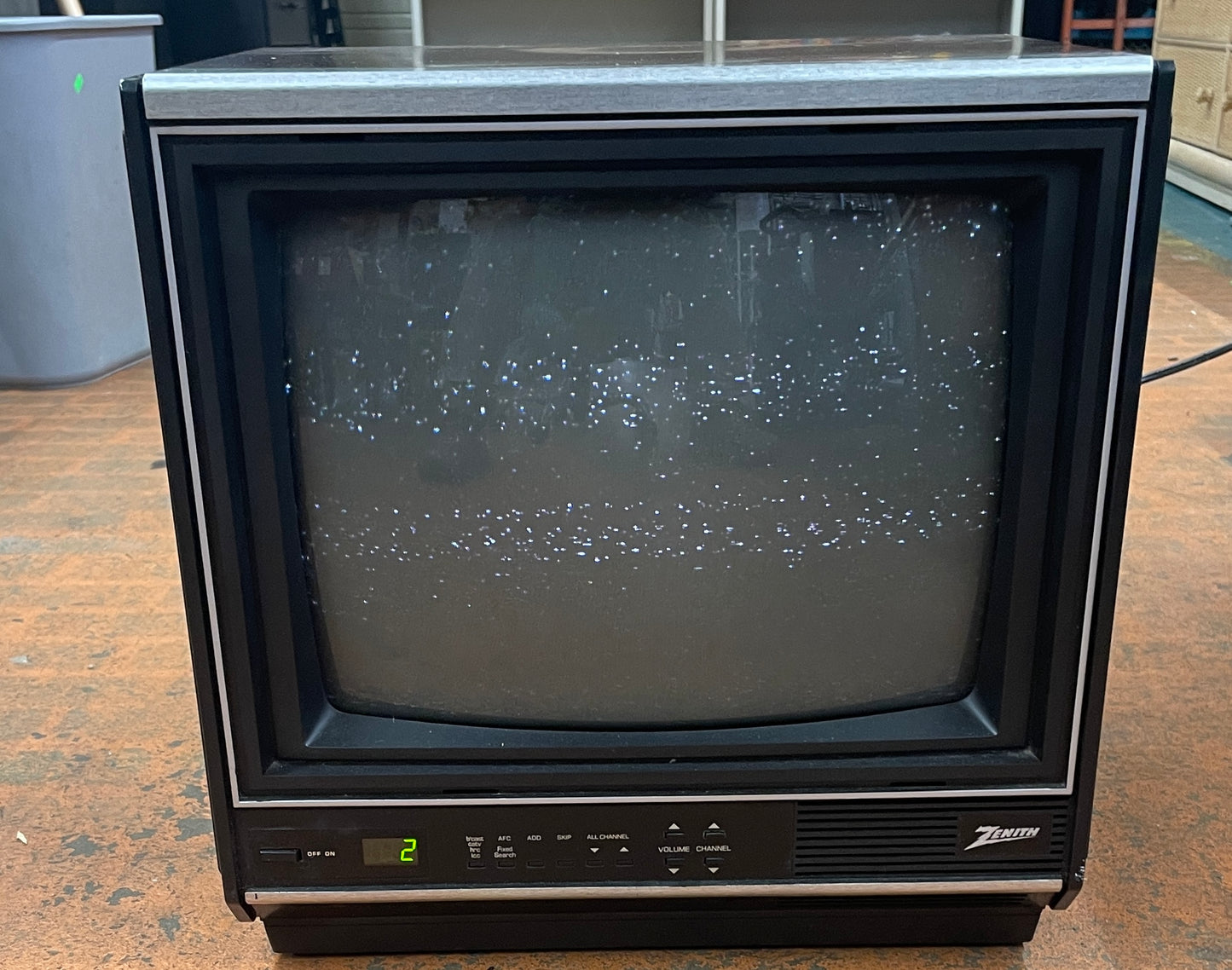 Vintage 1986 Wood Grain Zenith Color Portable TV Retro Gaming C1312W Television