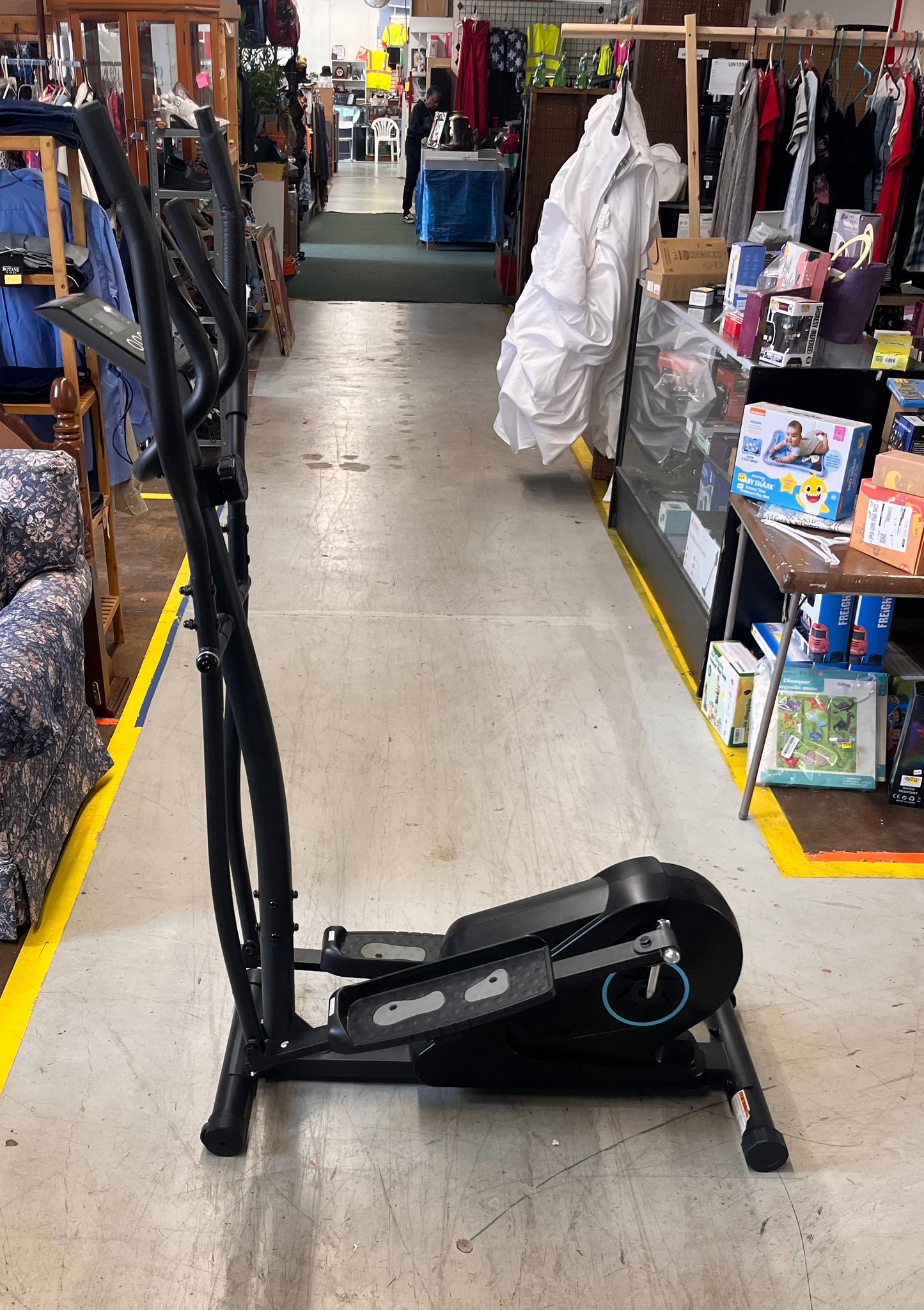 Maxkare Elliptical Machine w/ LDC Monitor ET-SJ2508