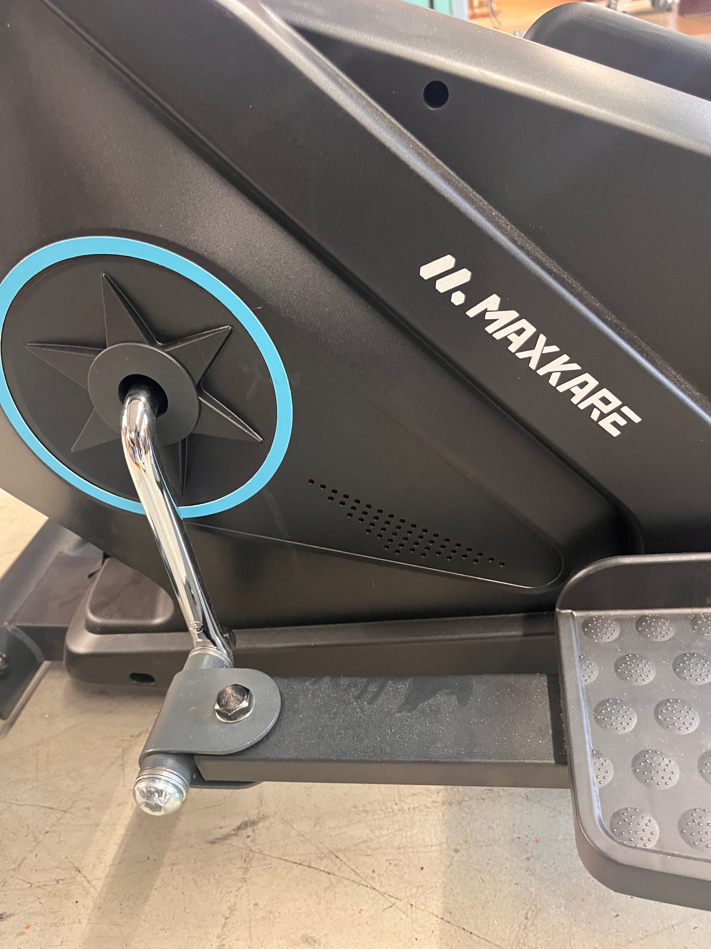 Maxkare Elliptical Machine w/ LDC Monitor ET-SJ2508