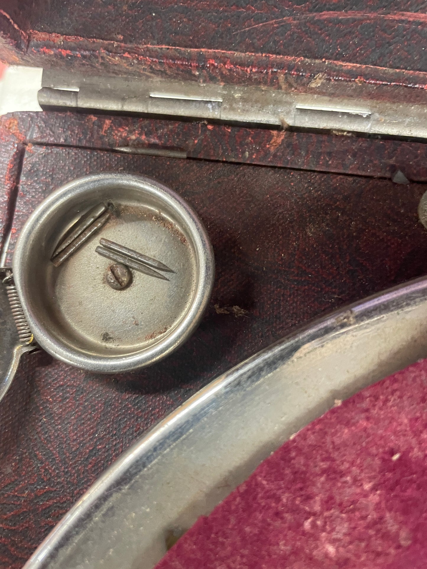 Vintage 1930 Portable Phonograph Gramophone Wind Up Record Player (Not Working)