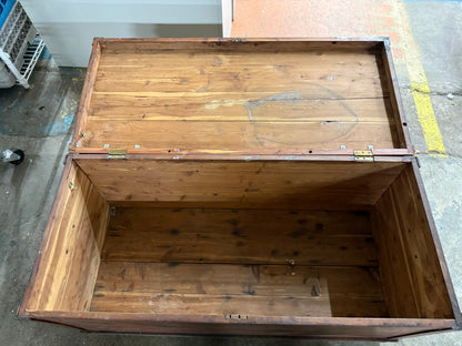 Cedar Blanket Chest With Handles