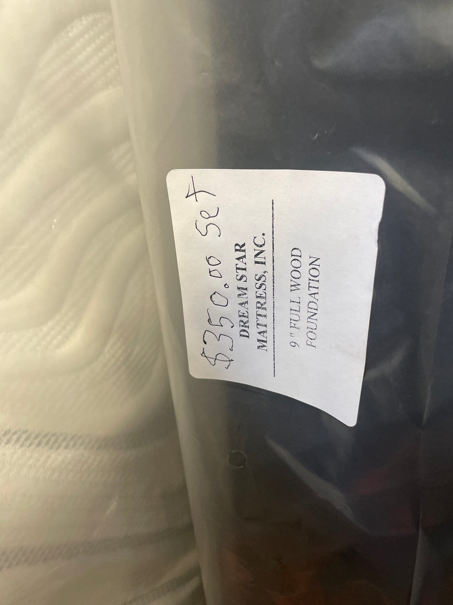 New Full Mattress Set Includes Mattress and BoxSpring, V-19