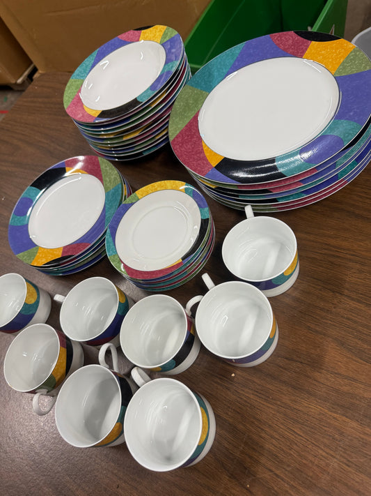 Mikasa California M5101 Currents China Plate 37 Piece Set with cups