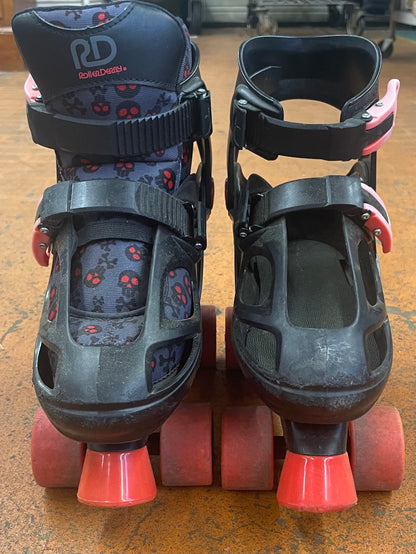 Roller Derby Brand Roller Skates. Boy's Sz 3-6. Red & Black, Skull & Crossbones.