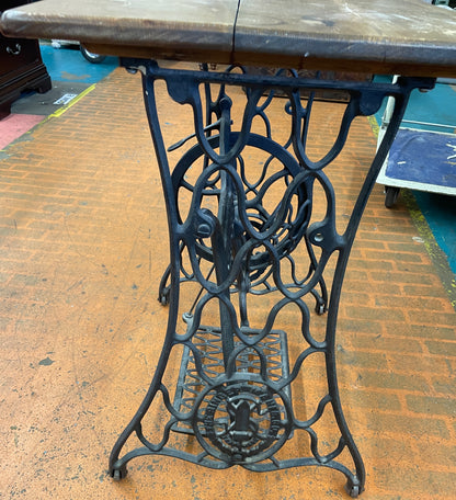 ANTIQUE SINGER TREADLE SEWING MACHINE, CAST IRON TABLE BASE, Wooden Top