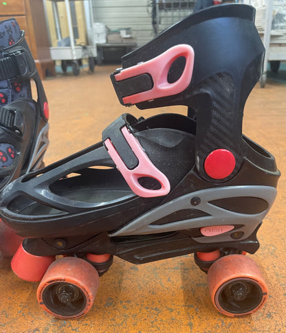 Roller Derby Brand Roller Skates. Boy's Sz 3-6. Red & Black, Skull & Crossbones.