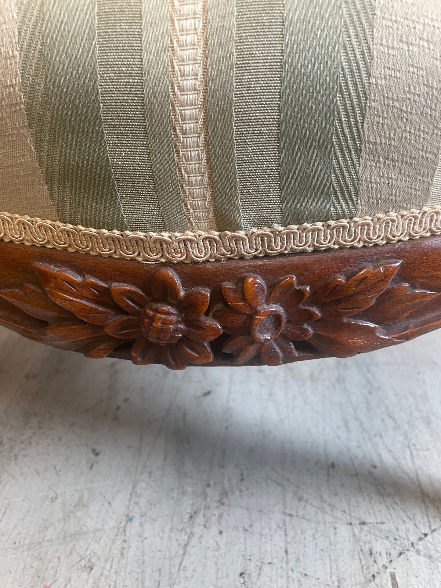 French Victorian Antique Hand Carved Roses Walnut Parlor Chair