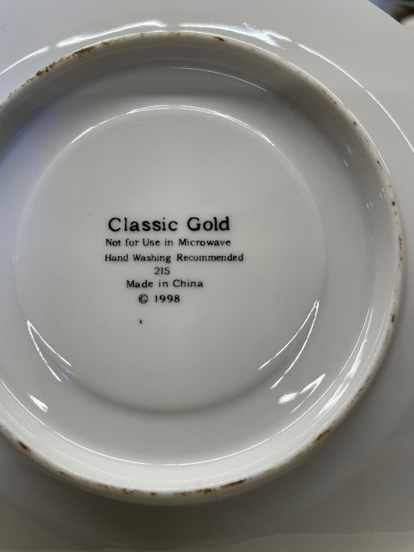 1998 CLASSIC GOLD PORCELAIN DISH WARE 12PC WHITE W/22K GOLD BAND #215