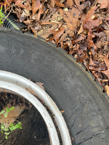 Rim, RR, Tractor Trailer Rim with tire, Nr 1